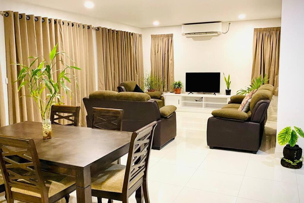 Lovely 4-Bedroom Holiday Home With Free Parking. Lautoka Bagian luar foto