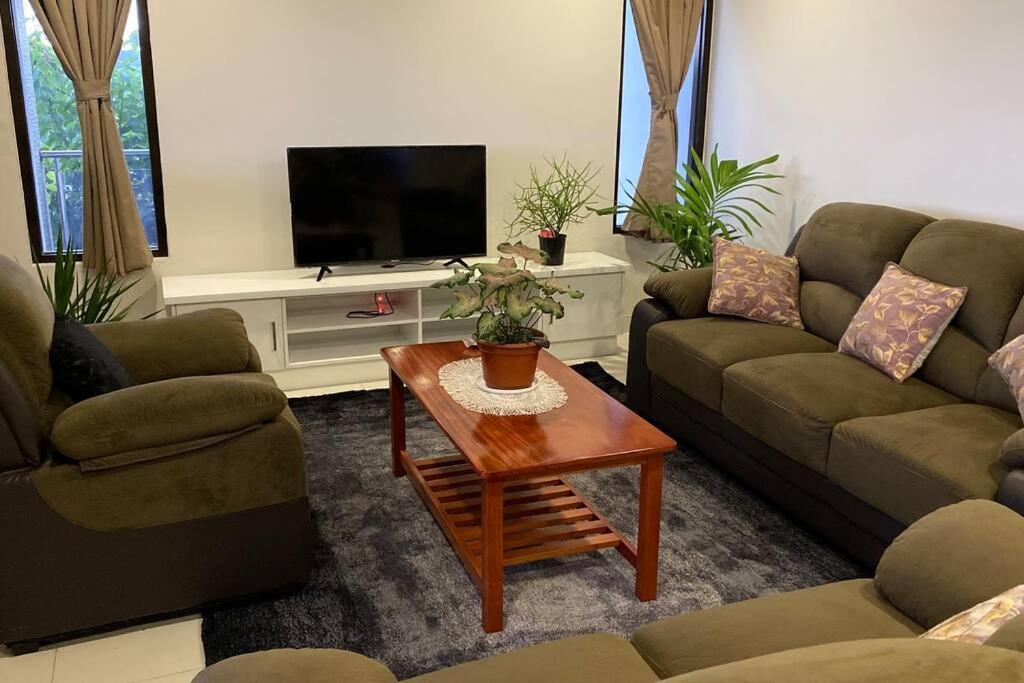 Lovely 4-Bedroom Holiday Home With Free Parking. Lautoka Bagian luar foto