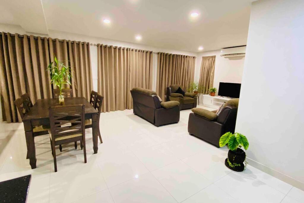 Lovely 4-Bedroom Holiday Home With Free Parking. Lautoka Bagian luar foto