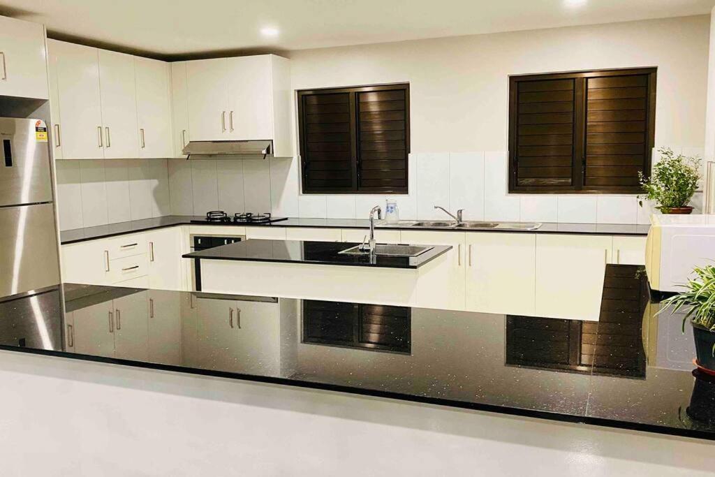 Lovely 4-Bedroom Holiday Home With Free Parking. Lautoka Bagian luar foto